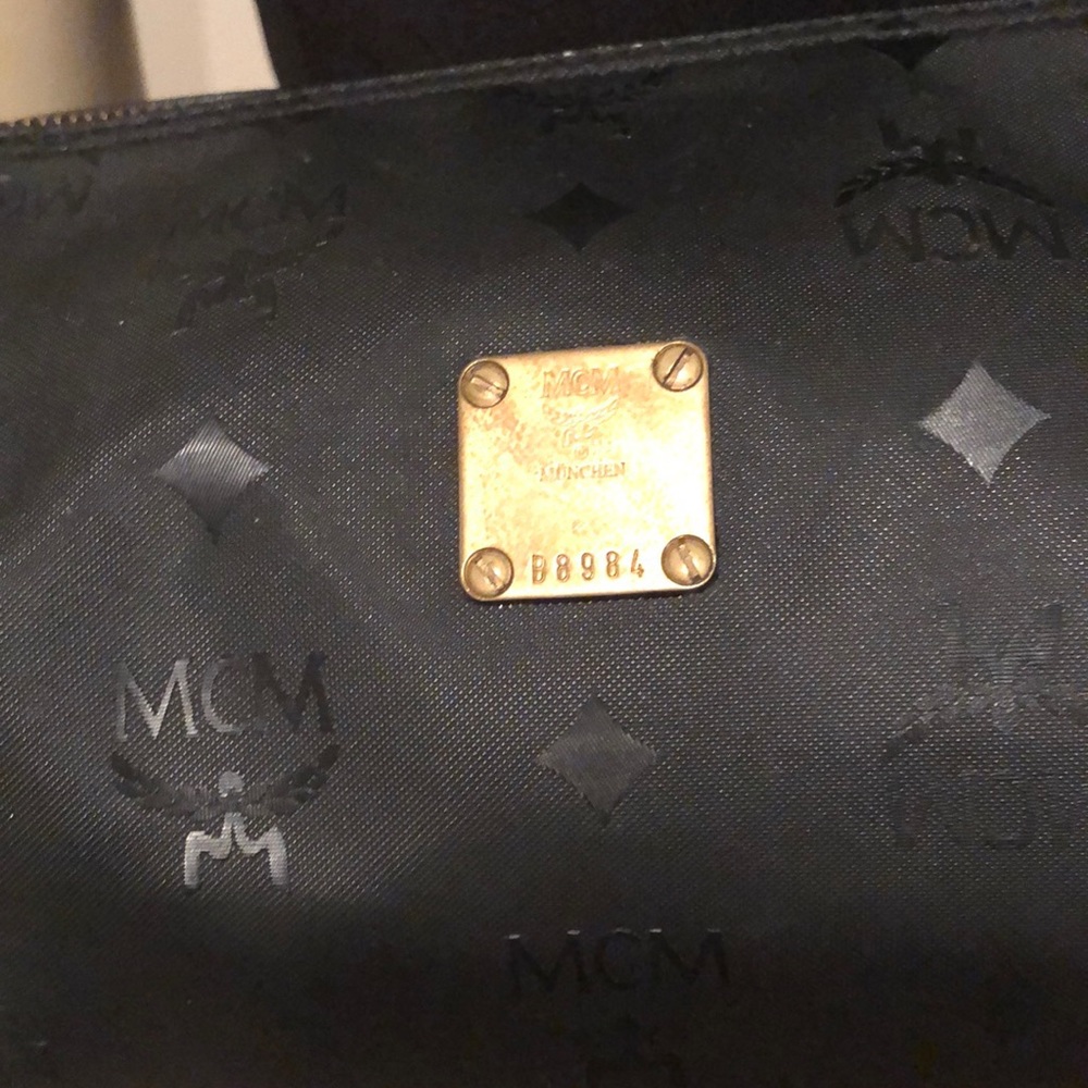MCM ROUND PURSE - Picture 2 of 3